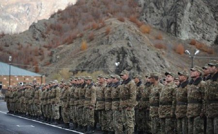 Ermənistan ordusunda xidməti başa vuran əsgərlərin tərxis olunması dayandırılıb