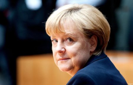 “The Times” Angela Merkeli “İlin adamı” elan edib