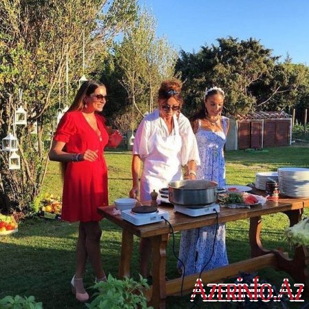 Mehriban Əliyeva qızları ilə birgə yemək bişirdi – FOTO
