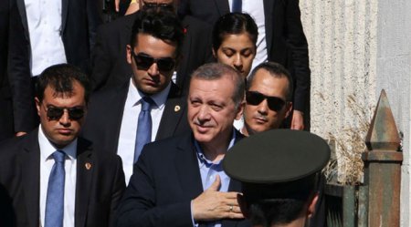 Erdoğanın yaxın qorumasına "sataşan" gənclərin HƏZİN SONU - VİDEO